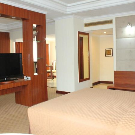 Singgasana Hotel Makassar Exterior foto