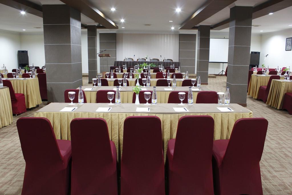 Singgasana Hotel Makassar Exterior foto