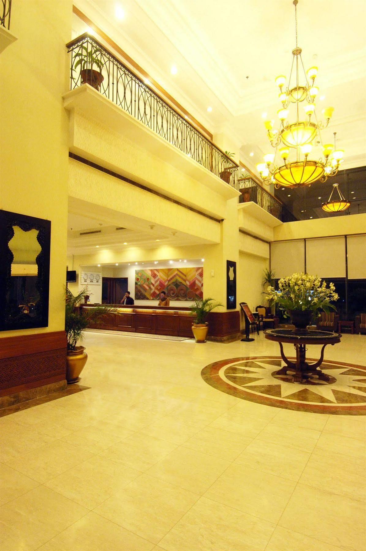 Singgasana Hotel Makassar Exterior foto