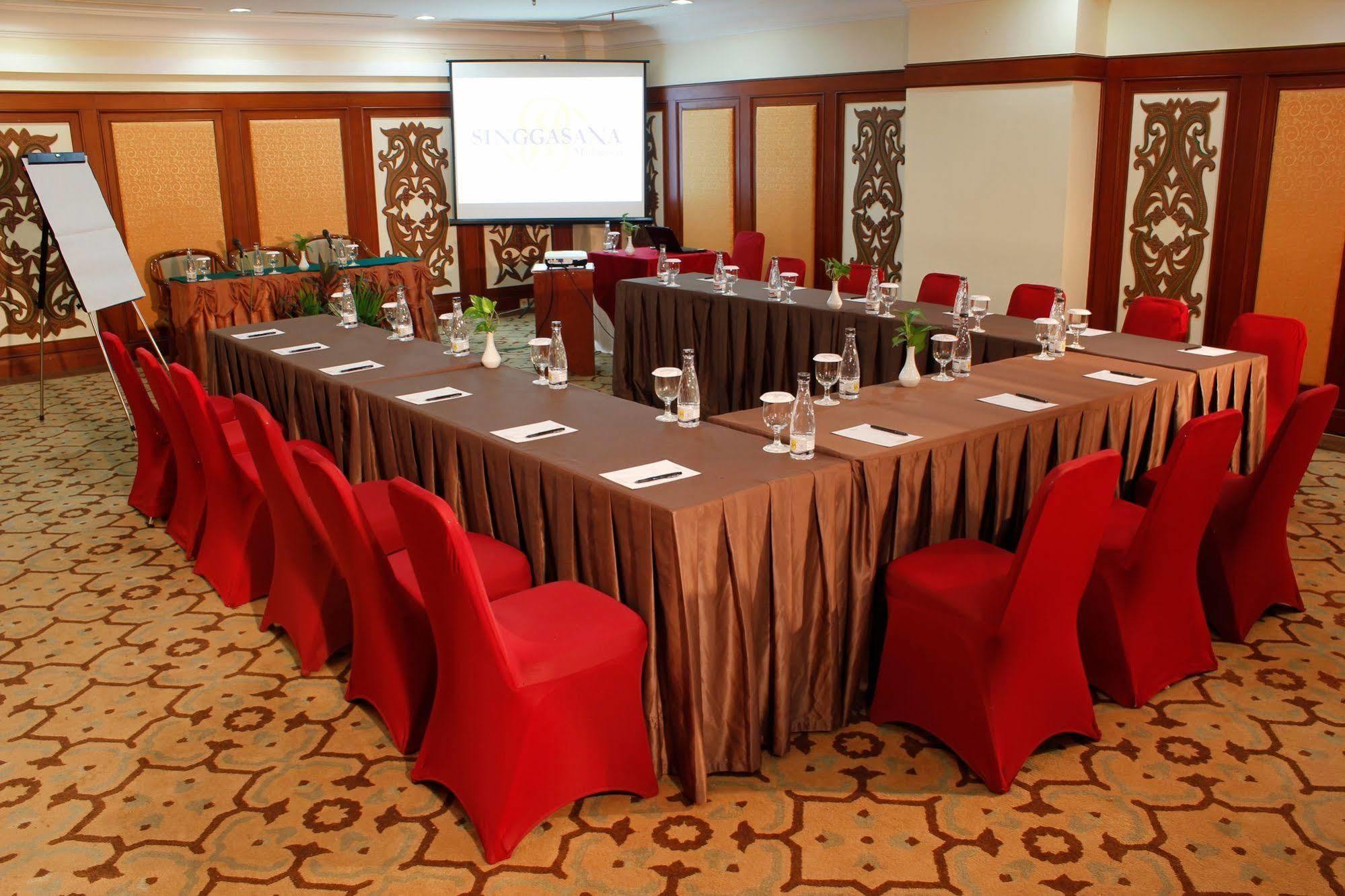 Singgasana Hotel Makassar Exterior foto