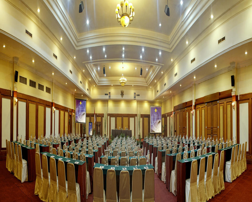 Singgasana Hotel Makassar Exterior foto
