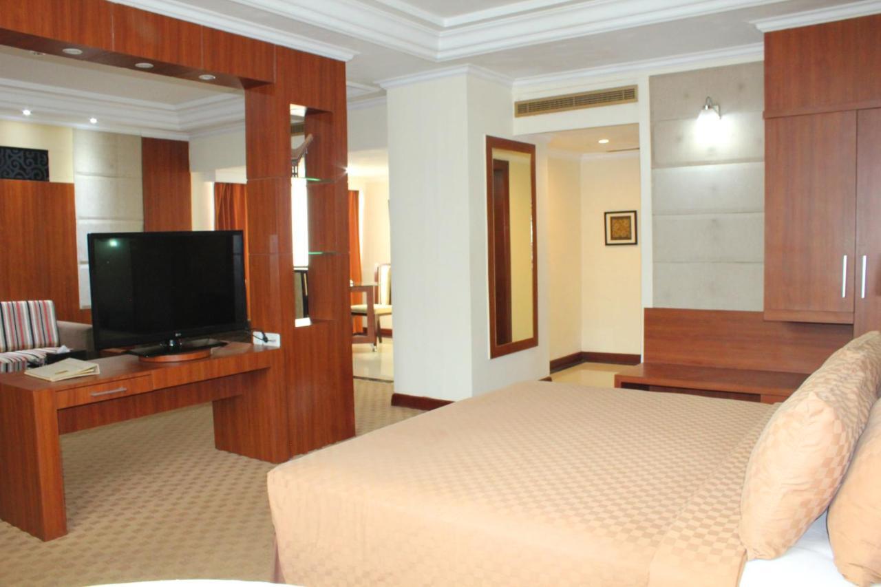 Singgasana Hotel Makassar Exterior foto